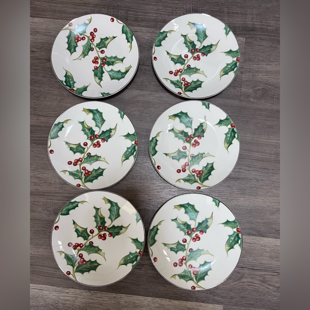 Restoration Hardware Set of 6 Lunch Plates EUC Christmas Holly Berry Desserts
